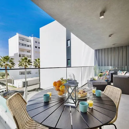 Bright Modern Beachside With Pool & Seaview Lejlighed *