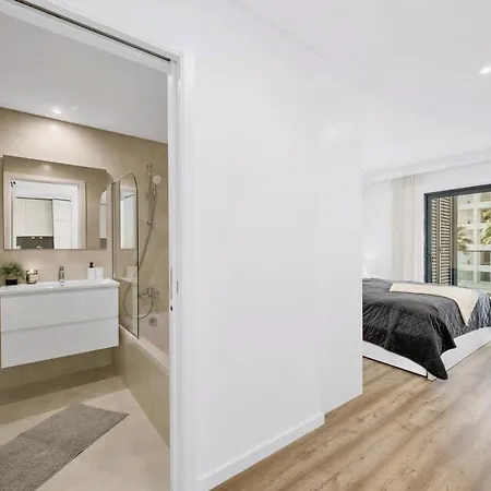 Bright Modern Beachside With Pool & Seaview Appartement *