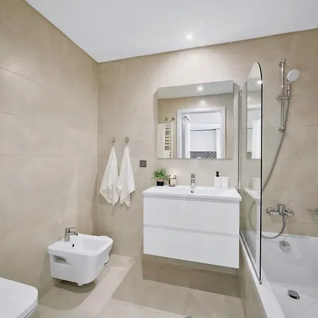 Bright Modern Beachside With Pool & Seaview * Quarteira