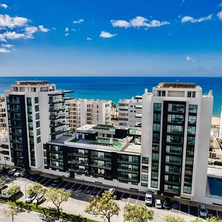 Bright Modern Beachside With Pool & Seaview Apartamento
