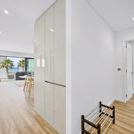 Bright Modern Beachside With Pool & Seaview Appartement *