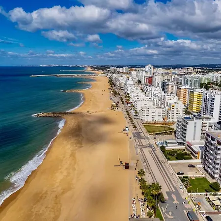 شقة Bright Modern Beachside With Pool & Seaview