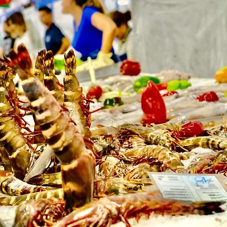 Appartement Bright Modern Beachside With Pool & Seaview