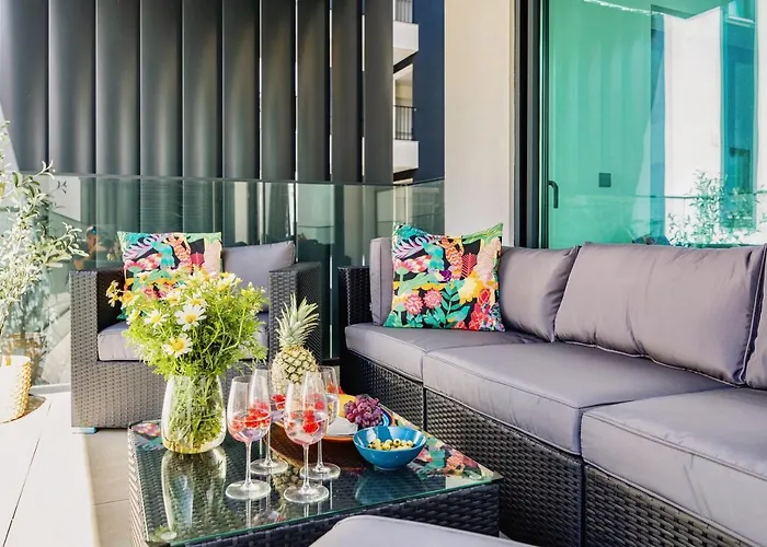 Bright Modern Beachside With Pool & Seaview Apartament Quarteira