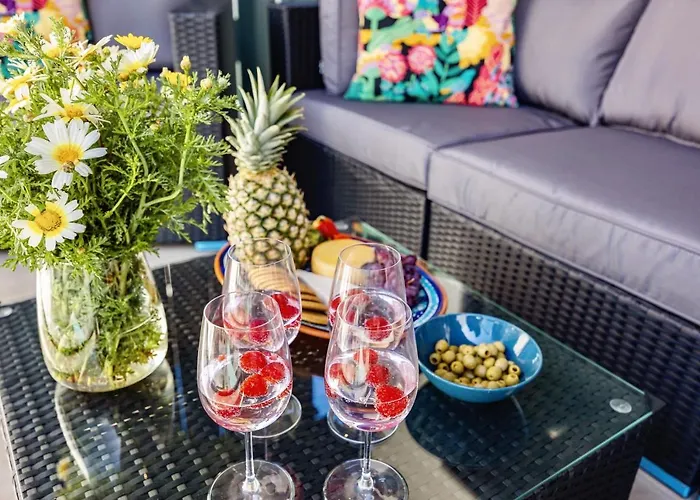 Bright Modern Beachside With Pool & Seaview Quarteira