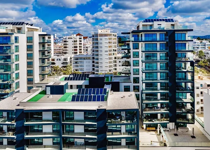 Bright Modern Beachside With Pool & Seaview Quarteira