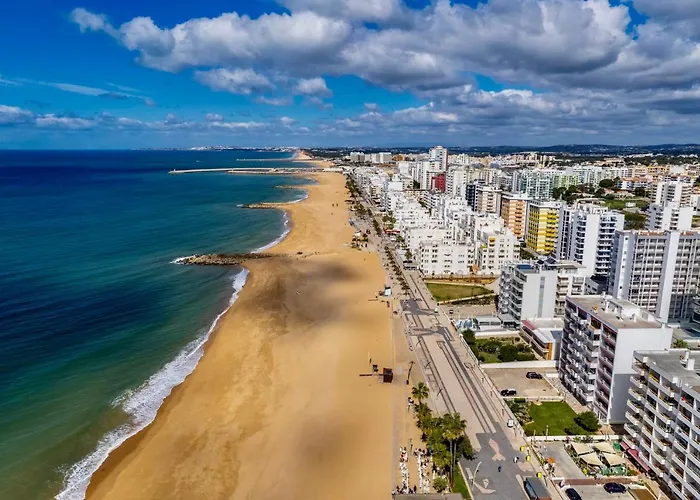 Apartment Bright Modern Beachside With Pool & Seaview