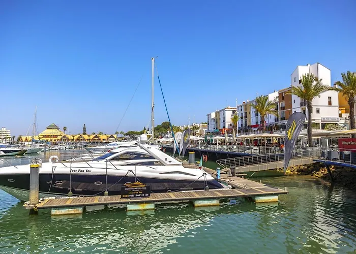 Bright Modern Beachside With Pool & Seaview *