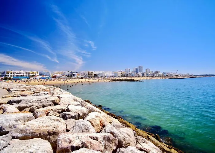 Appartement Bright Modern Beachside With Pool & Seaview *